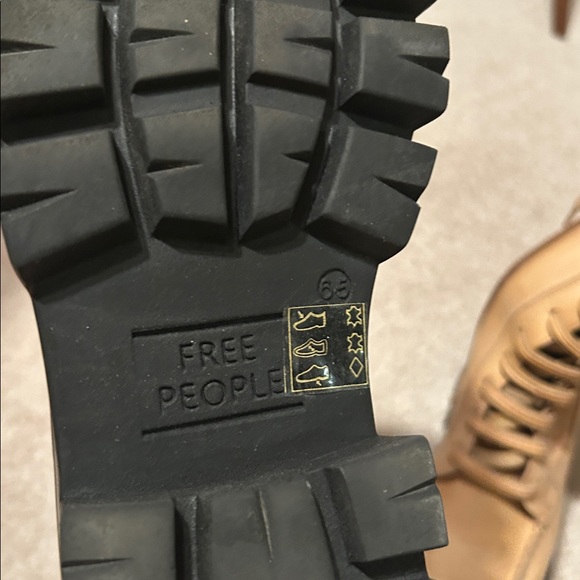 Free People Jones leather lace up lug sole 🥾 boots. Fits like a size 7.5 - Picture 6 of 7